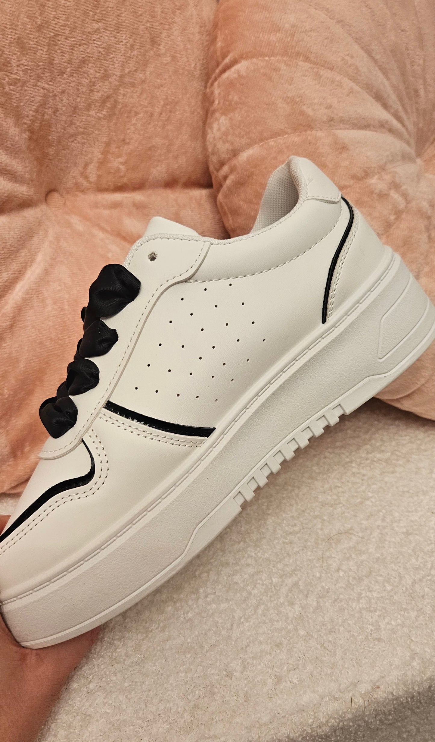 Sneakers Nœud Femme – Blanc & lacets noirs